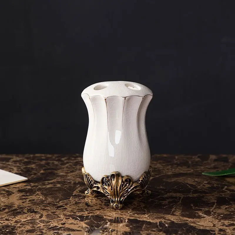 European-Style White Porcelain Lotion Bottle Rinsing Cup