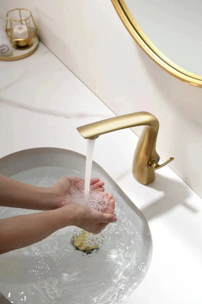 Luxury Rose Gold Brass Bathroom Faucet Modern 1-Hole