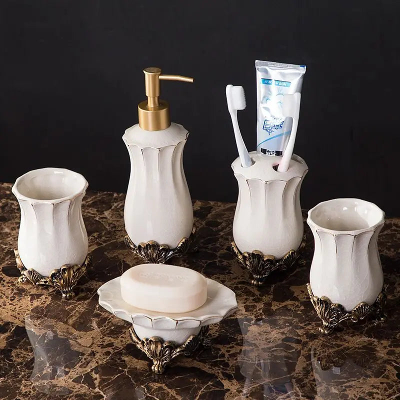 European-Style White Porcelain Lotion Bottle Rinsing Cup