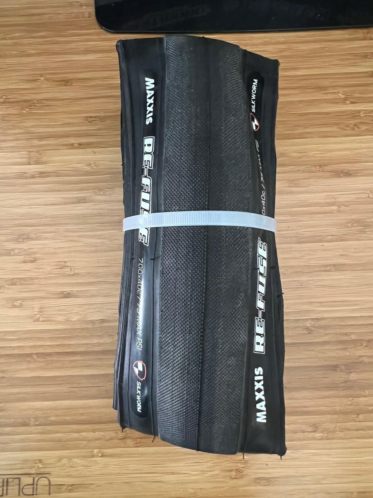 Maxxis Re-Fuse Folding Bicycle Tire 700x40c Black Road Commuter Fixed 2