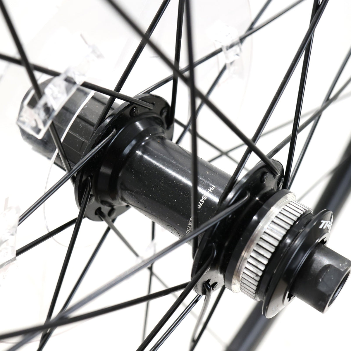 Devox 700c Disc Road Wheelset Shimano RS470 CL HG 10/11s Thru Axle 9