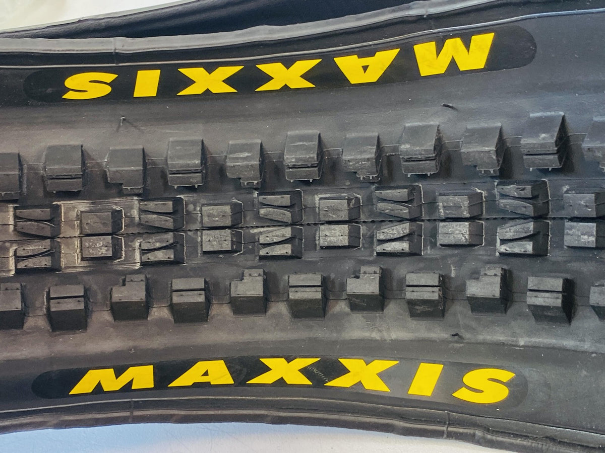Unused Maxxis Minion DHF 24 x 2.4 EXO Tubeless Ready Tire - Storage Worn 4