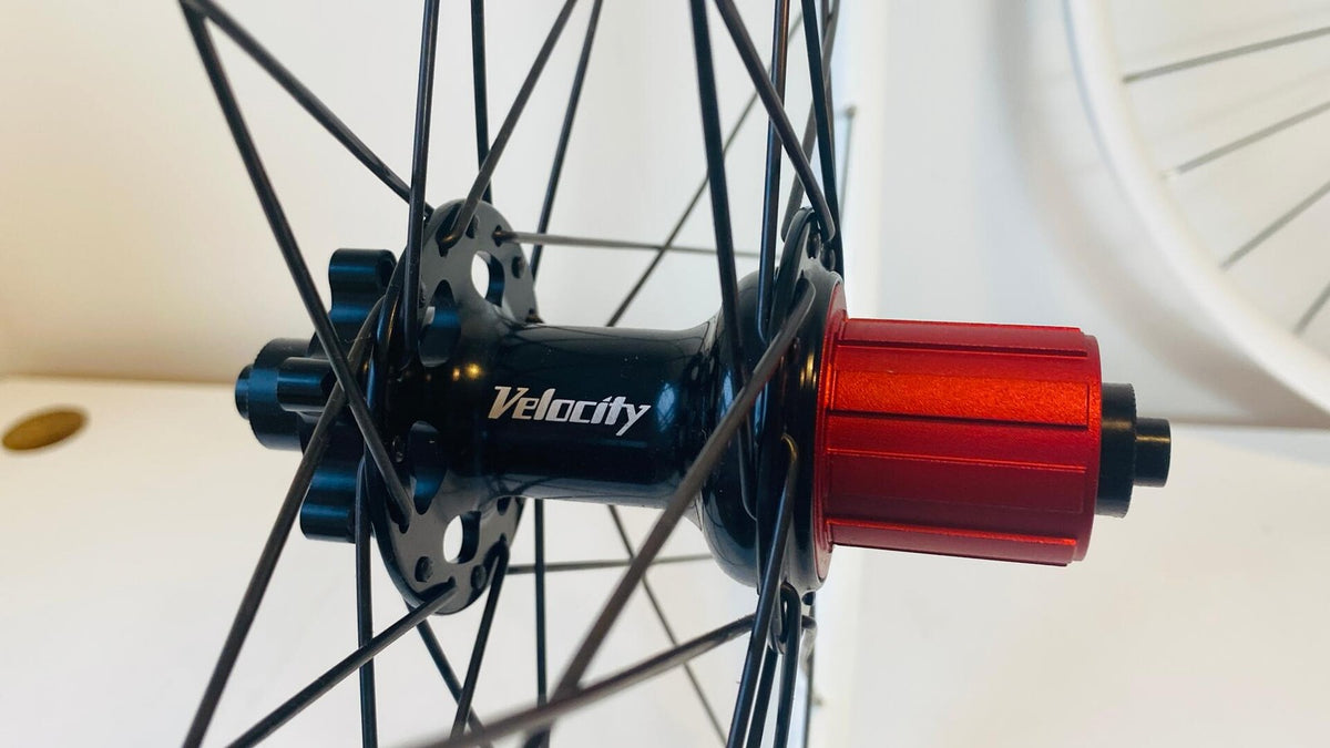 Velocity BLUNT 650b Disc Wheelset 32h 8-10 Speed 100/135 - White 5