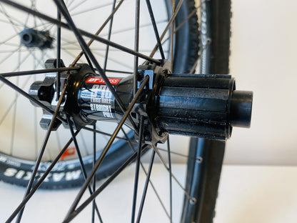DT Swiss 370 27.5 MTB Tubeless Wheelset 28h X392 Ardent Race 12x142 15x100 10s 4