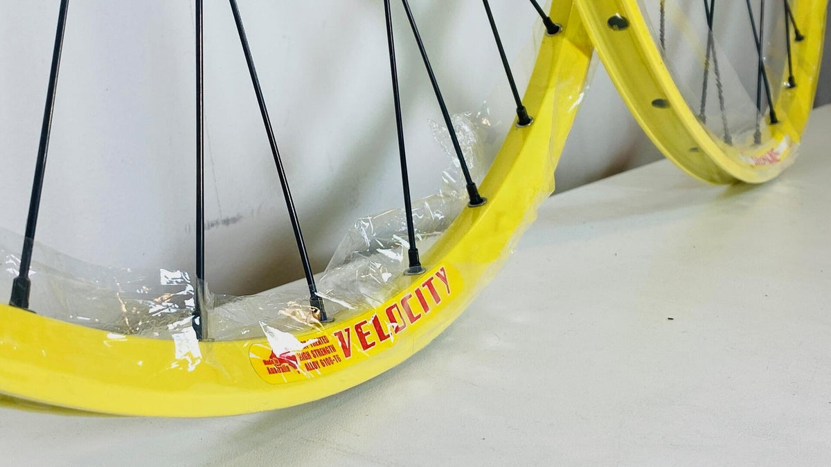 Velocity VXC 26" MTB Disc Wheelset 32h 6-Bolt 8-10 Speed 100/135 - Yellow/Black 2
