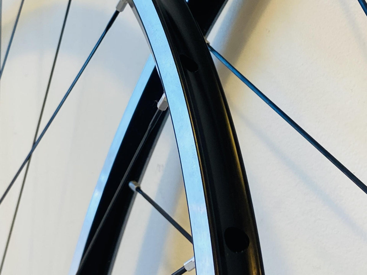 Velocity Escape 700c Tubular Road Wheelset 24/28h 100/130 8-10s Campy - Black 3