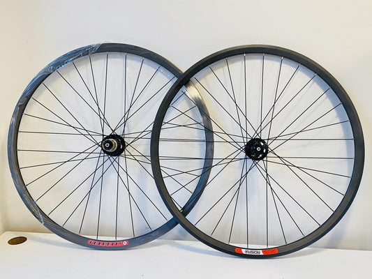 Velocity FUSION 700c Disc Clincher Road Wheelset 32h 8-10 Speed 100/130 - Black 1