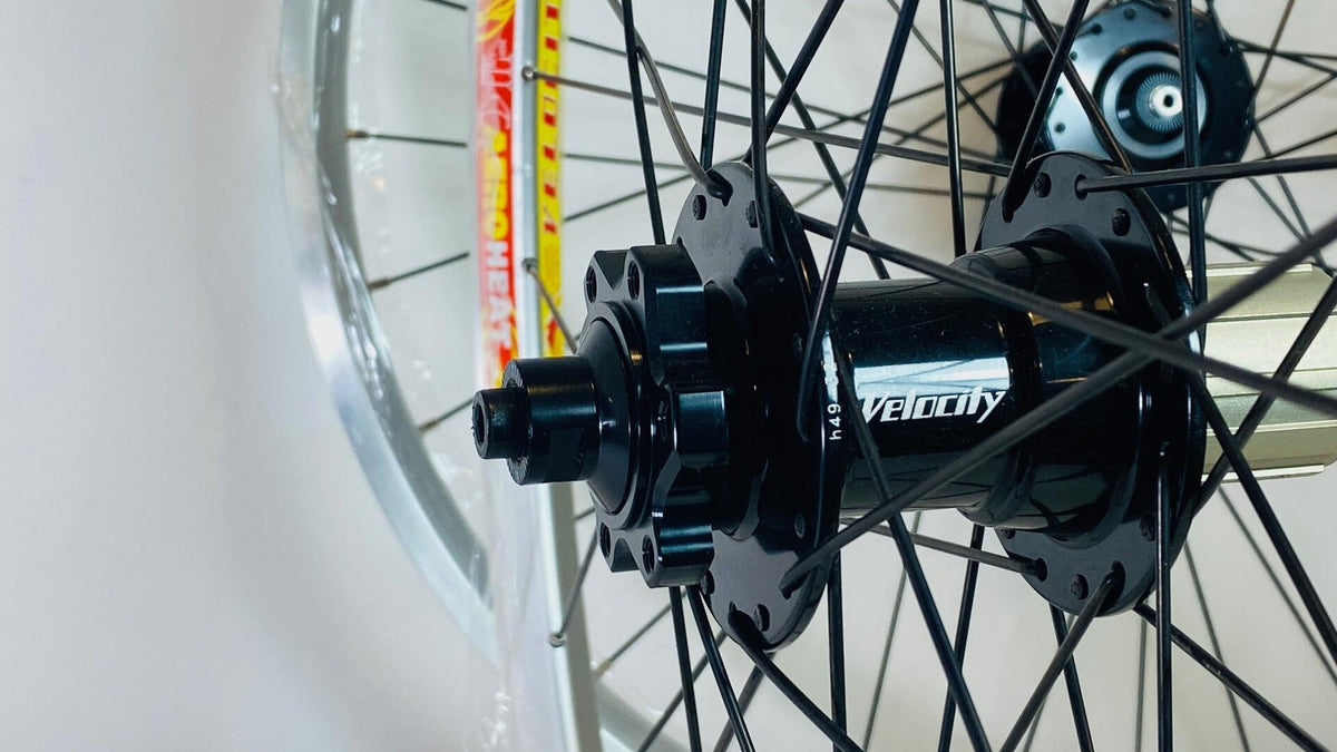 Velocity AeroHEAT 26" MTB Wheelset 32h 8-10 Speed 100/135 - Black/Silver 9