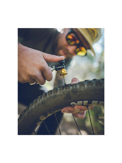 Lezyne Tubeless CO₂ Blaster Inflator/Repair Kit One size Black/Gold 4