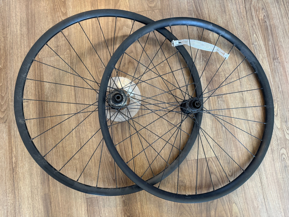 VGC Used Felt Devox 700c 28h Wheelset Center Lock Disc - Black 1