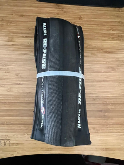 Maxxis Re-Fuse Folding Bicycle Tire 700x40c Black Road Commuter Fixed 1