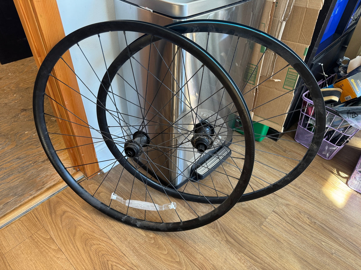 VGC Used Felt Devox 700c 28h Wheelset Center Lock Disc - Black 4
