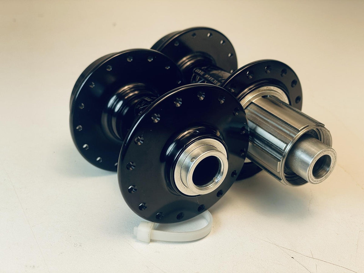 NOS White Industries MI6 Disc Road Hub Set 32h 142x100x12mm Shimano HG Titanium 2