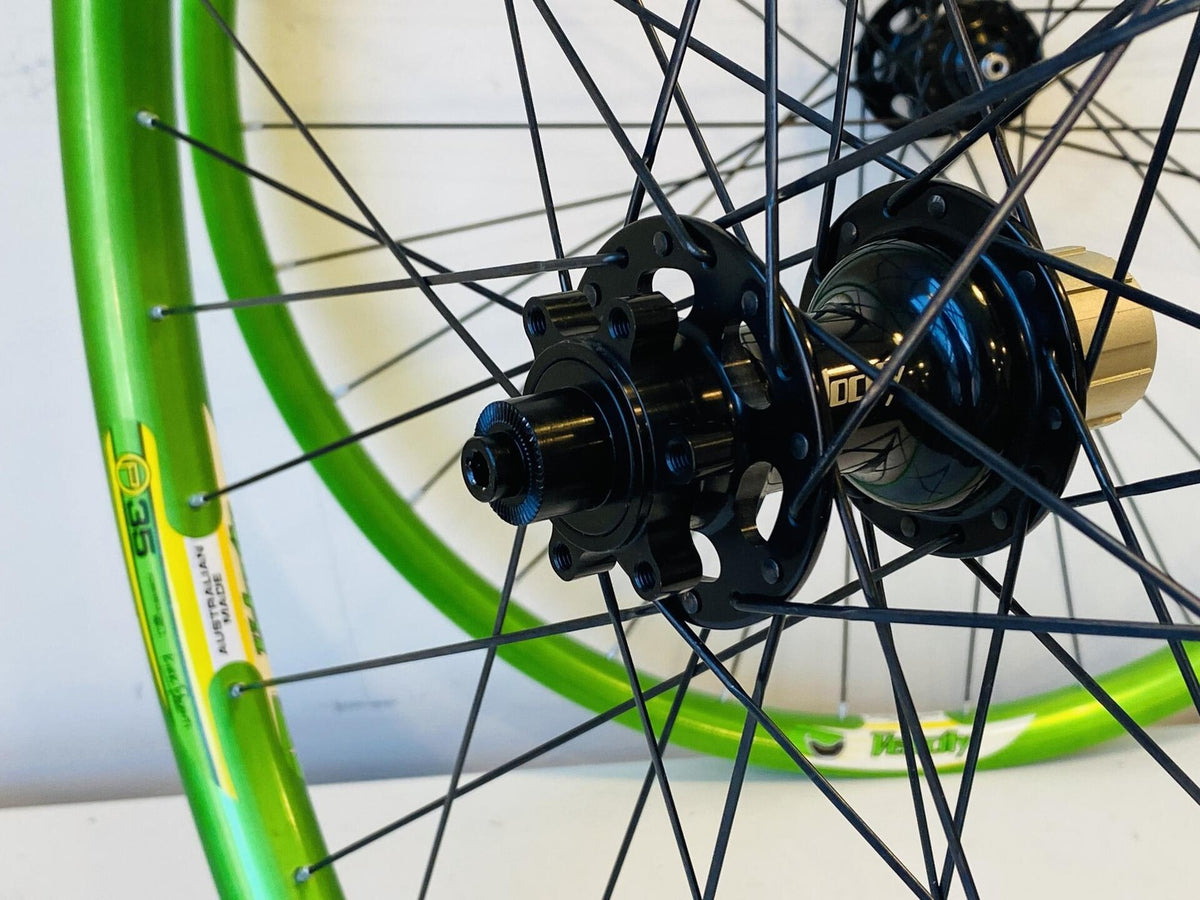 Velocty P-35 700c MTB/Gravel Clincher Wheelset 32h 8-10s 100/135mm - Anti Green 8