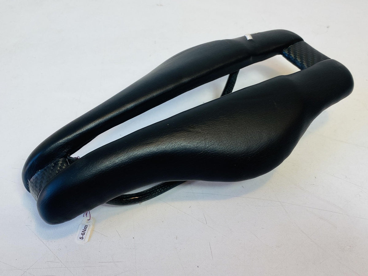 NOS Dash Strike Saddle Narrow 48mm Black Carbon Fiber 130g Gen 1 2